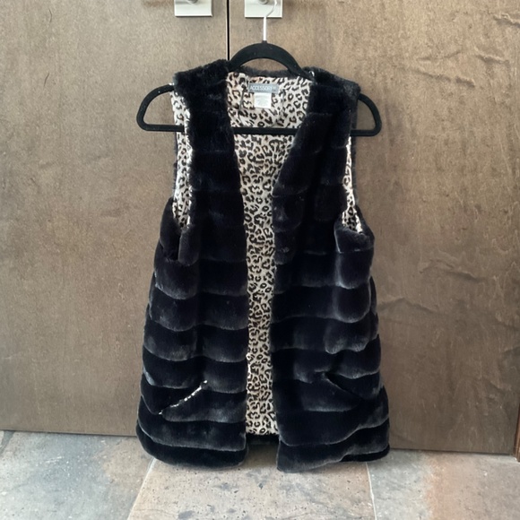 Accessory St New York Faux Fur Vest - Picture 4 of 4